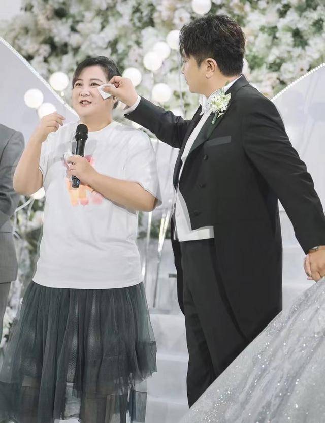 贾玲 结婚照图片
