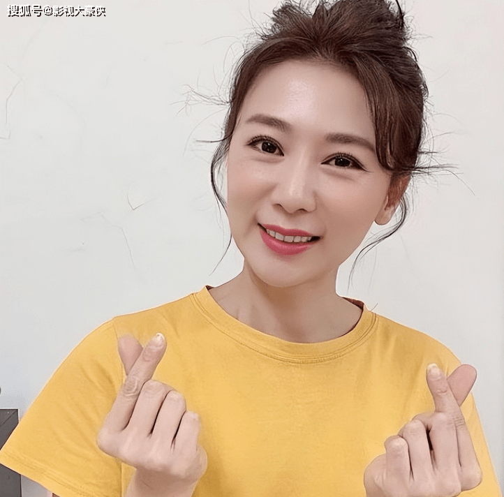 台湾女星连静雯网恋被骗三千万,从未见面便以夫妻相称,42岁至今未婚