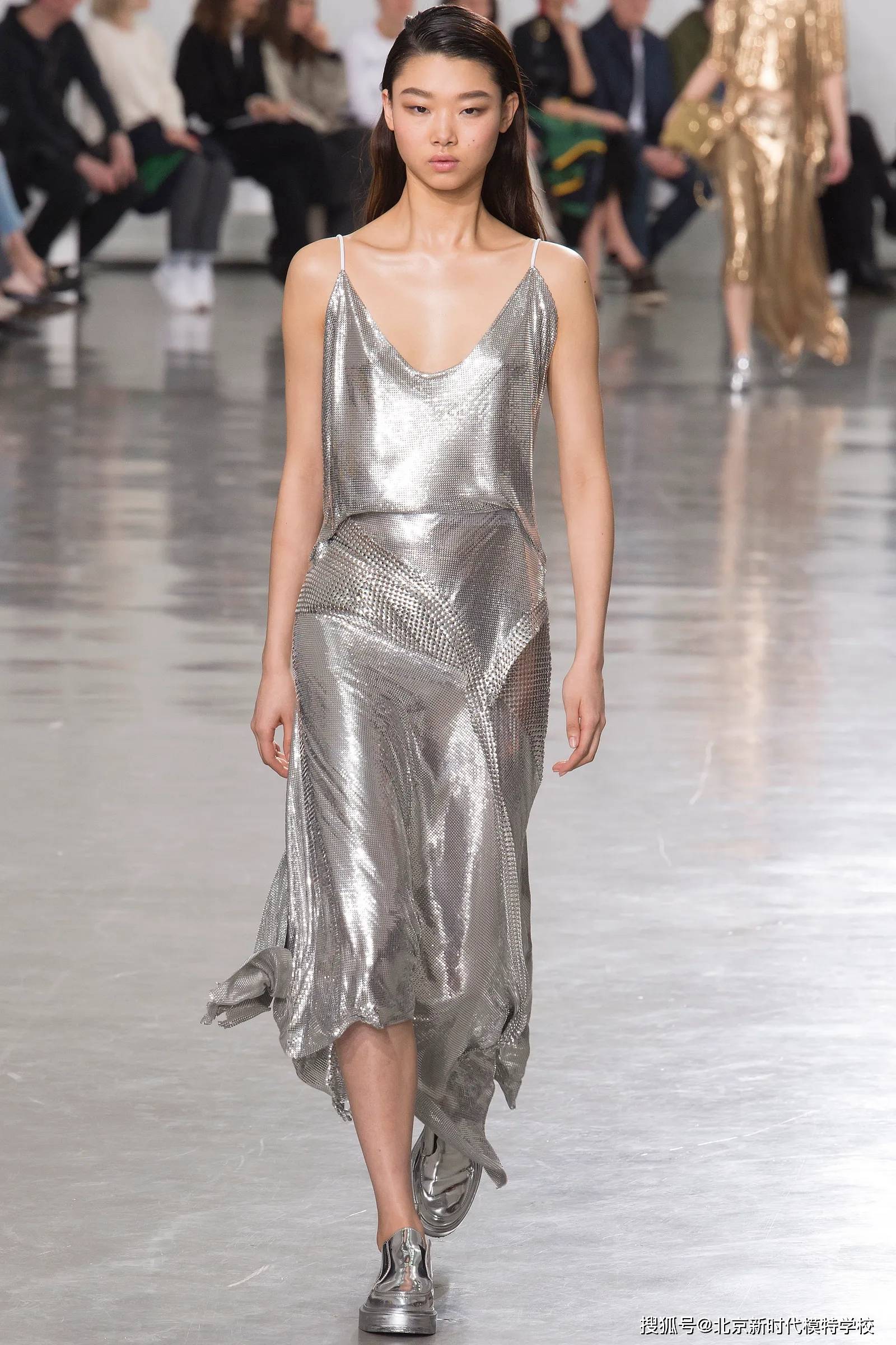 模特们如何加强自己的腰腹部力量