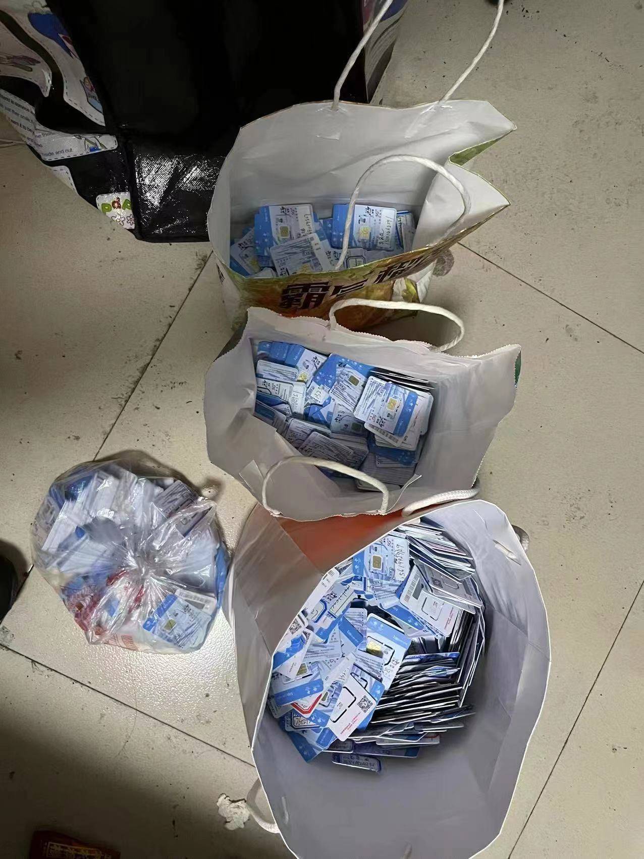 现场查获3000余张手机卡西安高新警方破获一起涉两卡犯罪案件