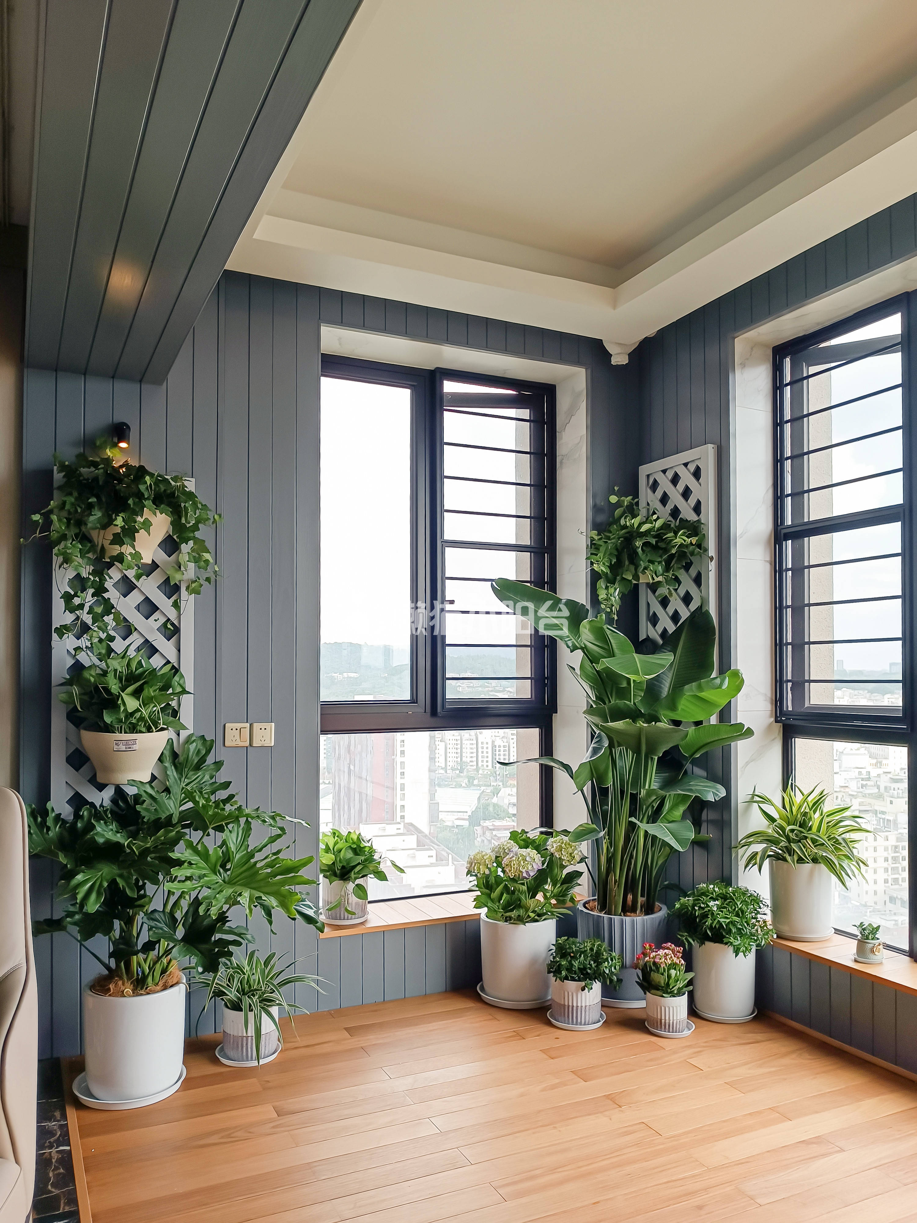 结合佛山懒猫木阳台的朴,光,绿,水,情五大设计元素,搭配客户偏爱的