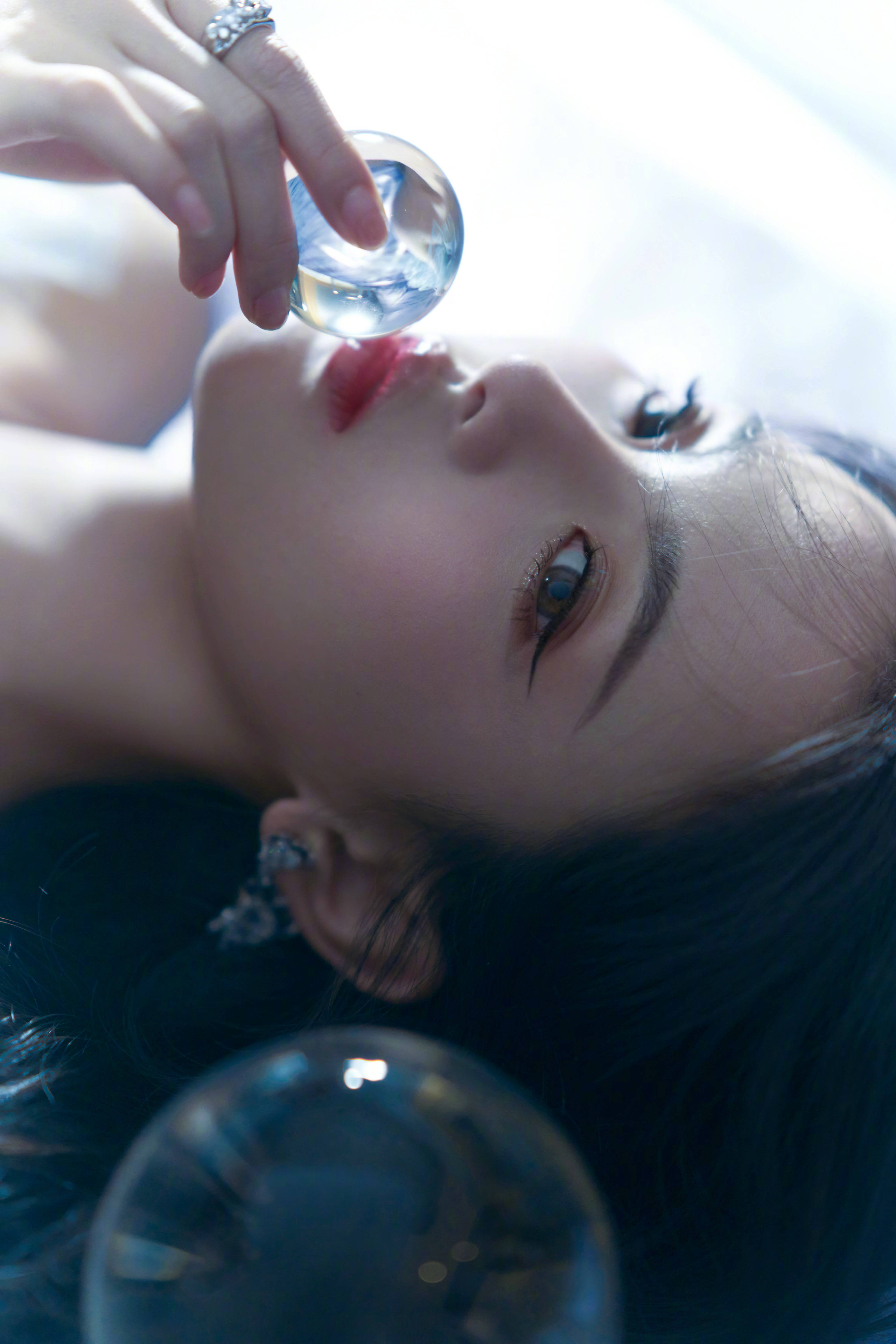 杨超越最新大片蓝色梦幻精致贵气宛若海洋精灵