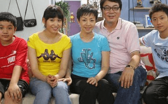 但在剧中却有这样一位明星,她19岁时因为出演《家有儿女》爆红,最后却