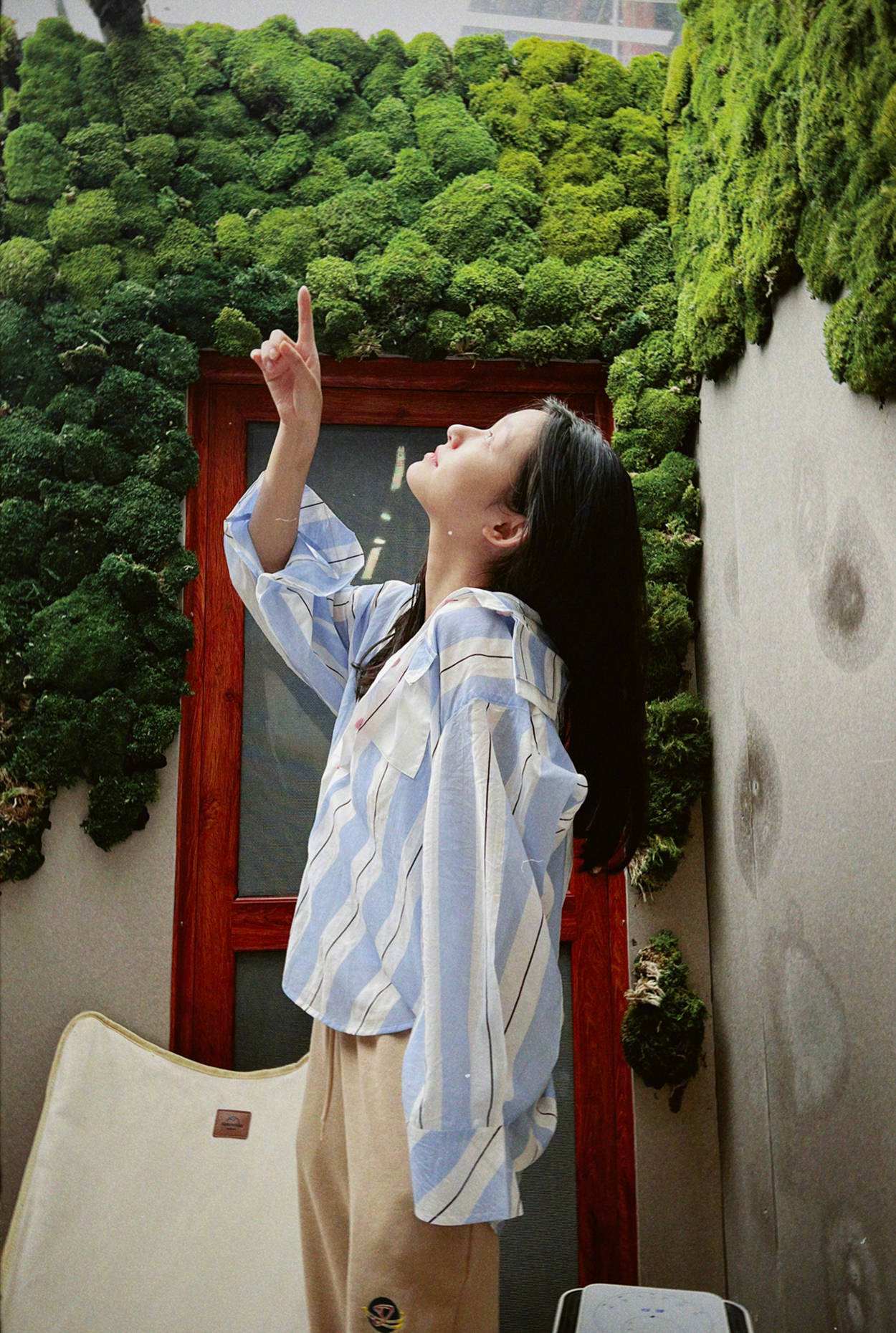 林允晒素颜照肌肤白皙笑容甜美 露香肩少女感十足-搜狐大视野-搜狐新闻