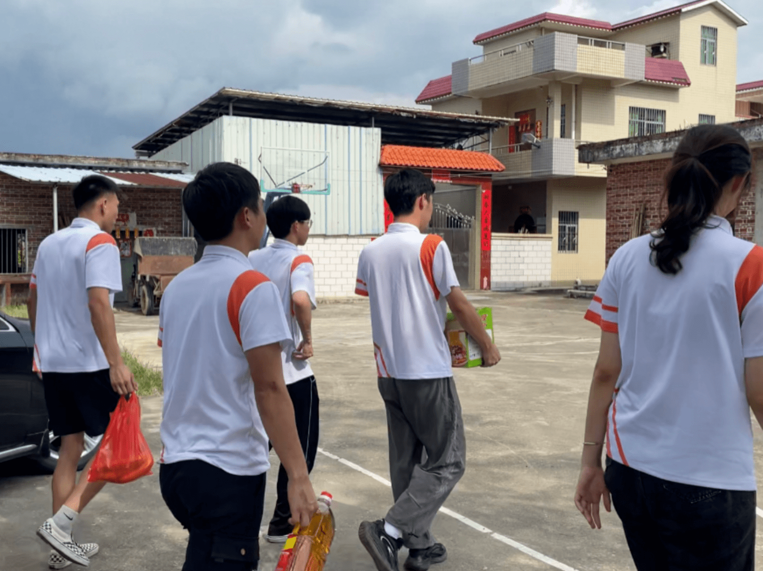 广职学子三下乡：追寻红色基因，学习革命精神 搜狐大视野 搜狐新闻