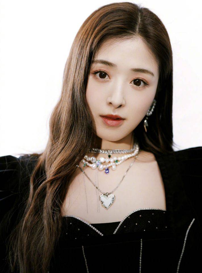 女明星张含韵时尚写真:甜美可爱、俊俏灵动-搜狐大视野-搜狐新闻