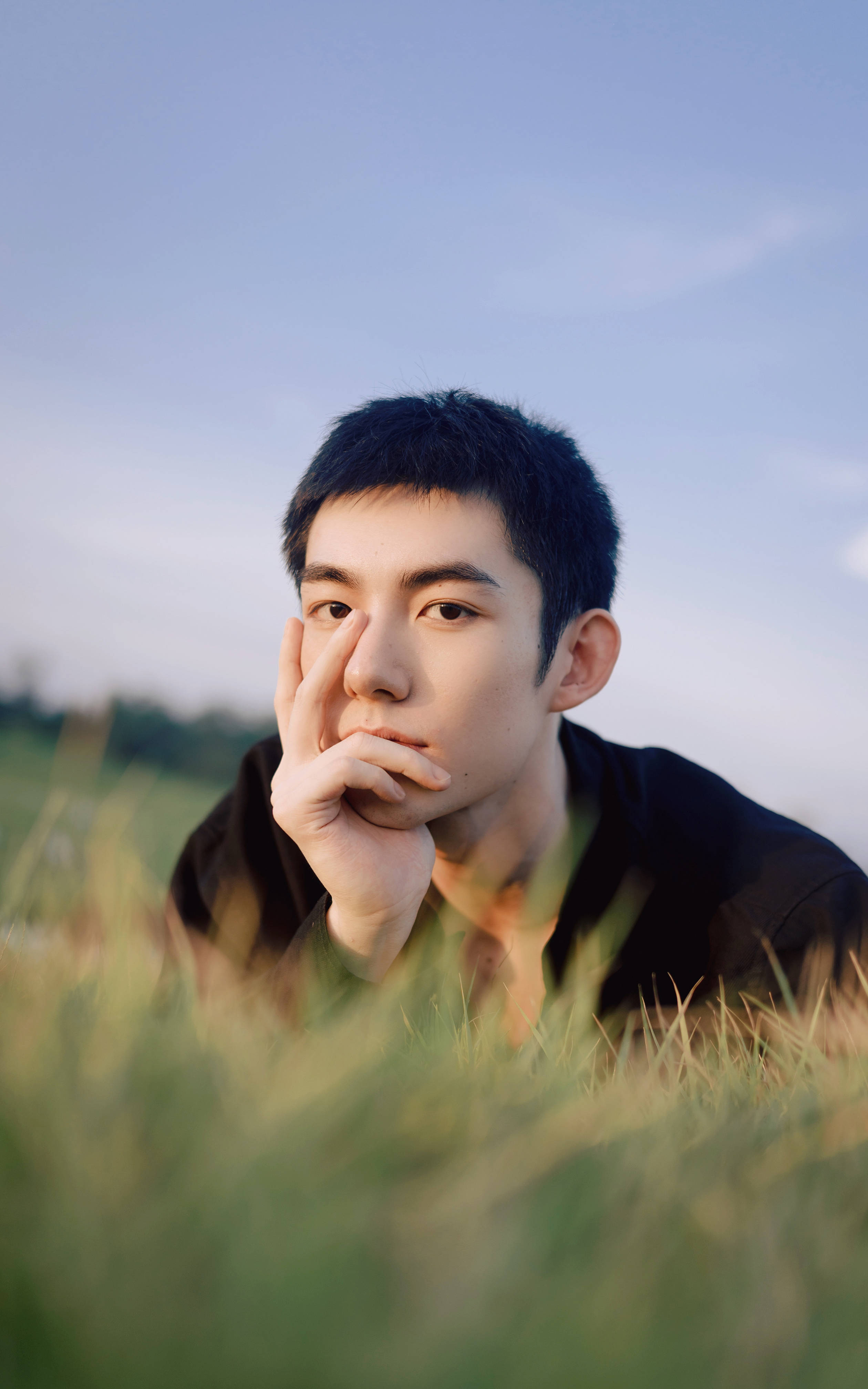 马浩东绿意暖阳写真 初秋男友风穿出时髦范-搜狐大视野-搜狐新闻