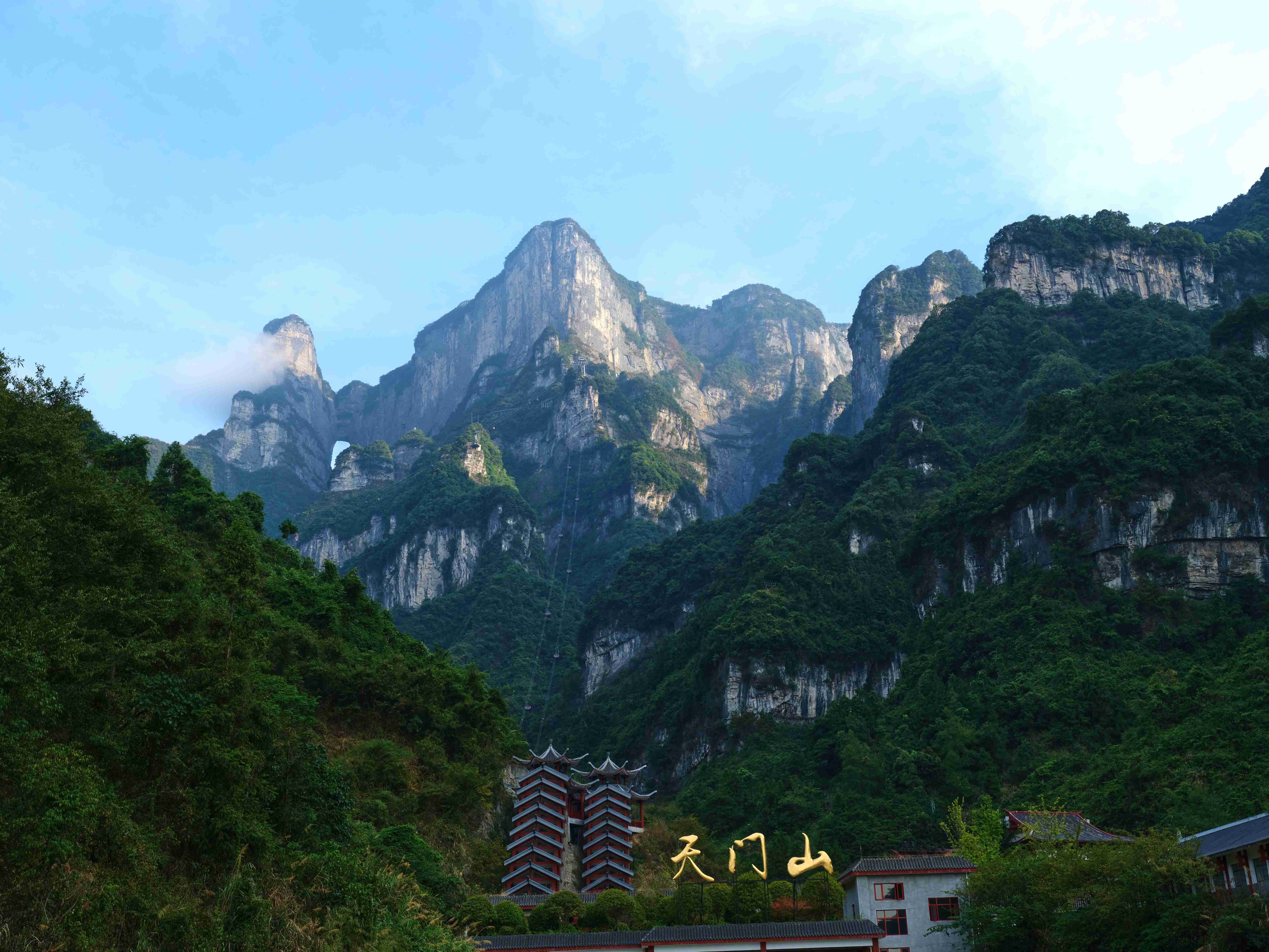 张家界秋雨过后 天门山现云海奇观 图/姚进-搜狐大视野-搜狐新闻