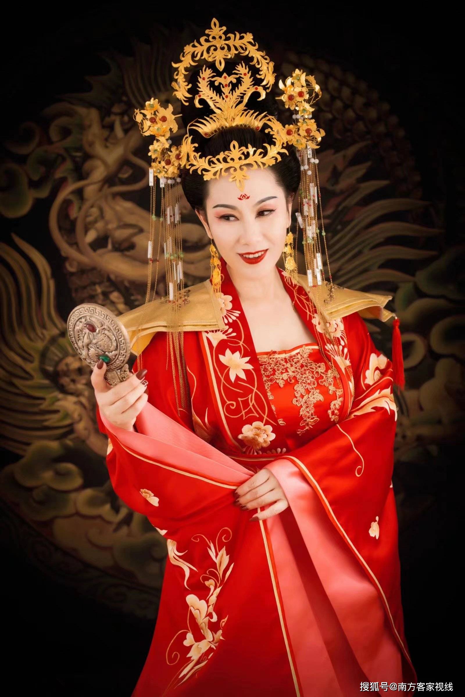 身穿红衣如仙女下凡-搜狐大视野-搜狐新闻