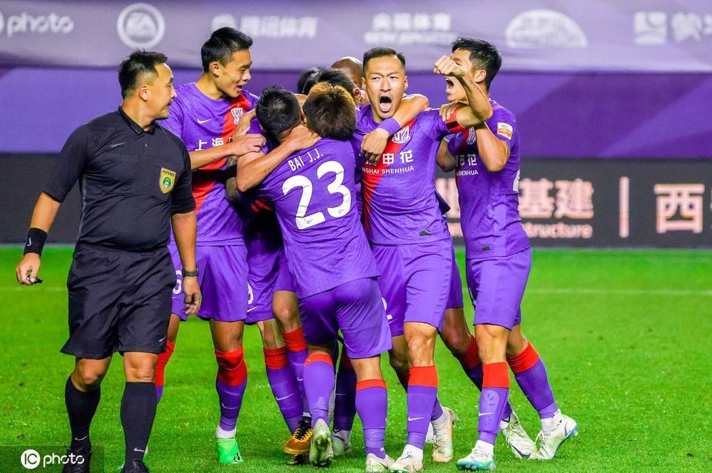 中超-申花1-0险胜梅州 杨旭脱衣庆祝绝杀-搜狐大视野-搜狐新闻