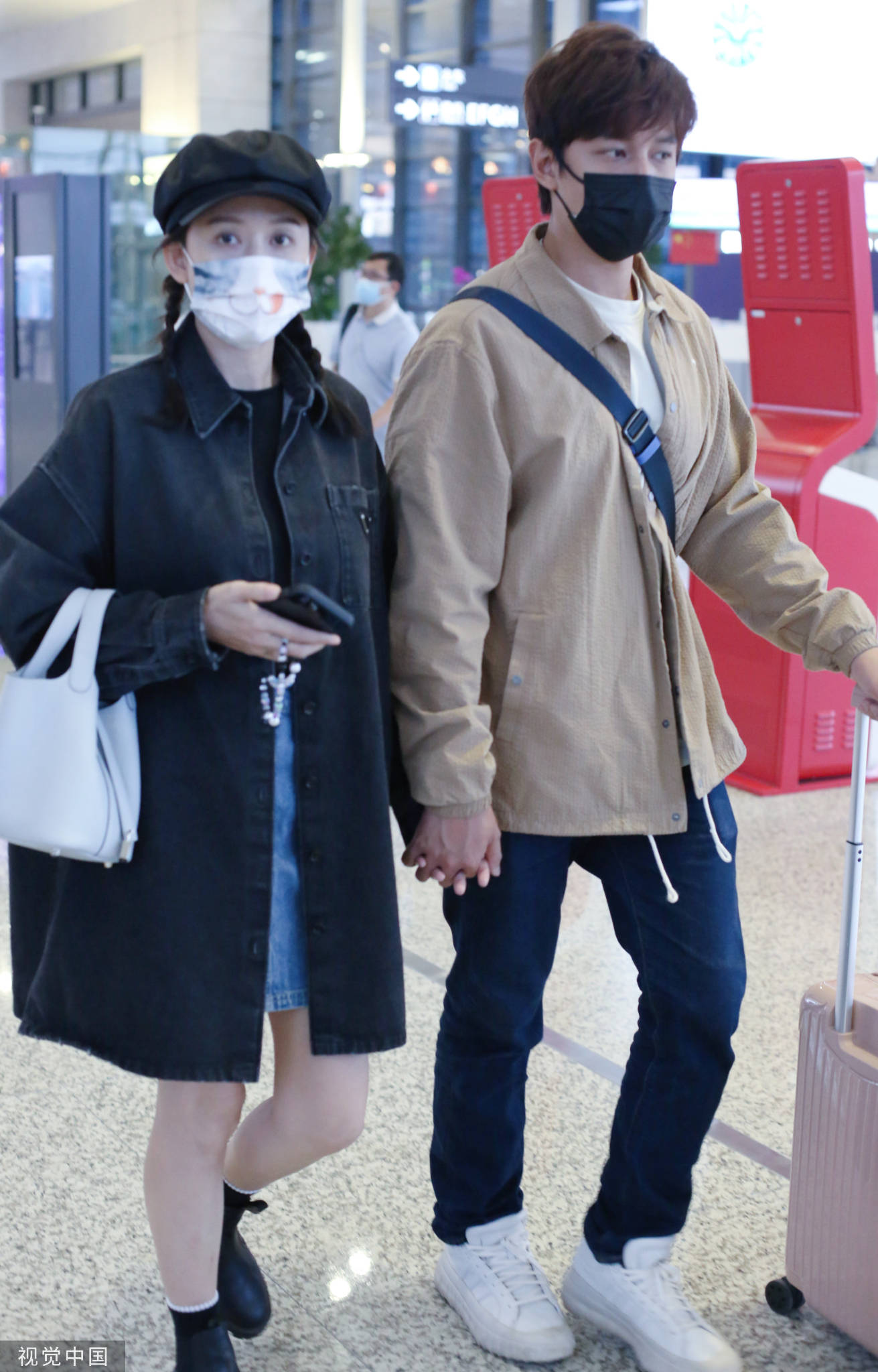陈乔恩与小九岁老公同框亮相 双麻花辫造型似少女-搜狐大视野-搜狐新闻