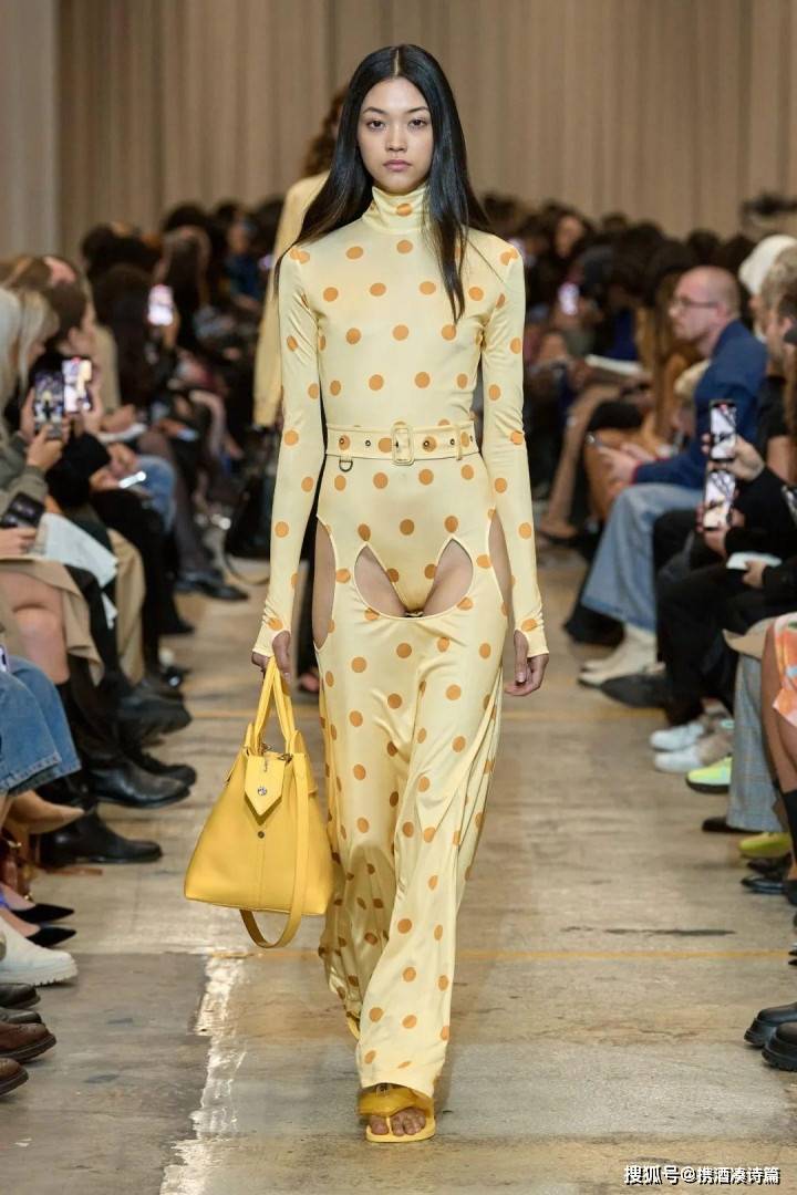 Burberry“开裆裤”让网友直呼辣眼睛,看不懂时尚_眼睛_网友_时尚