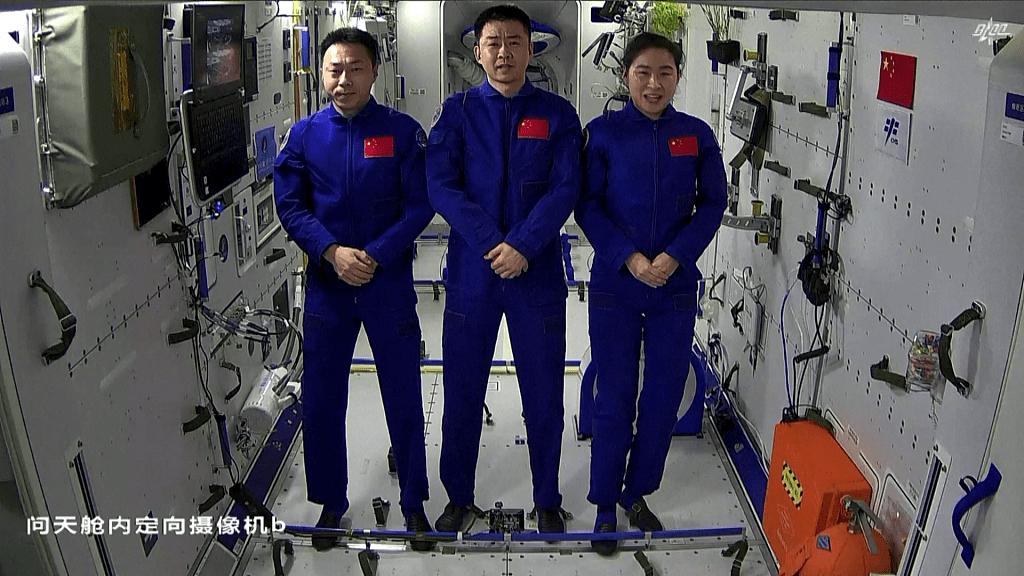 中国航天员首次在问天实验舱内开讲“天宫课堂”-搜狐大视野-搜狐新闻