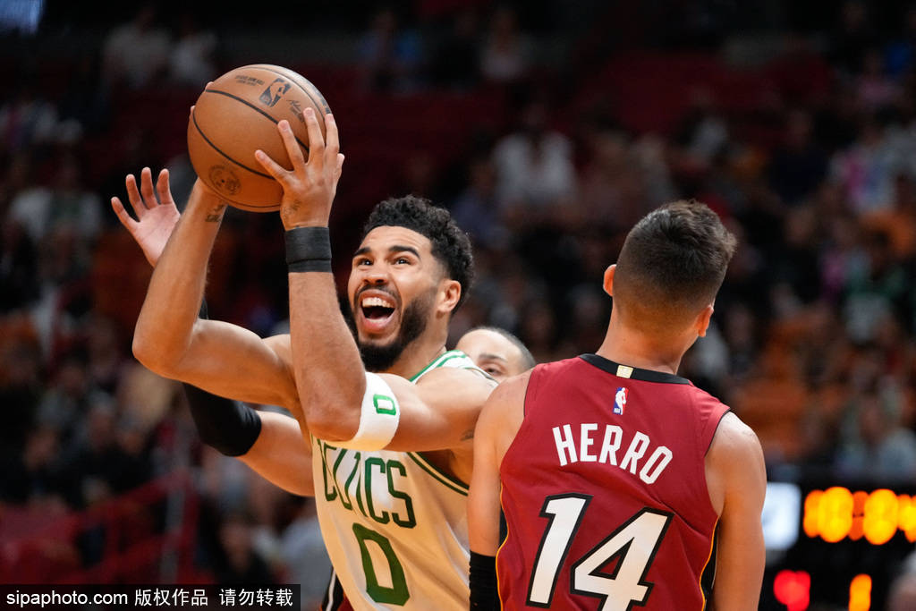 塔图姆空降洛杉矶湖人新三巨头诞生西部竞争再添变数