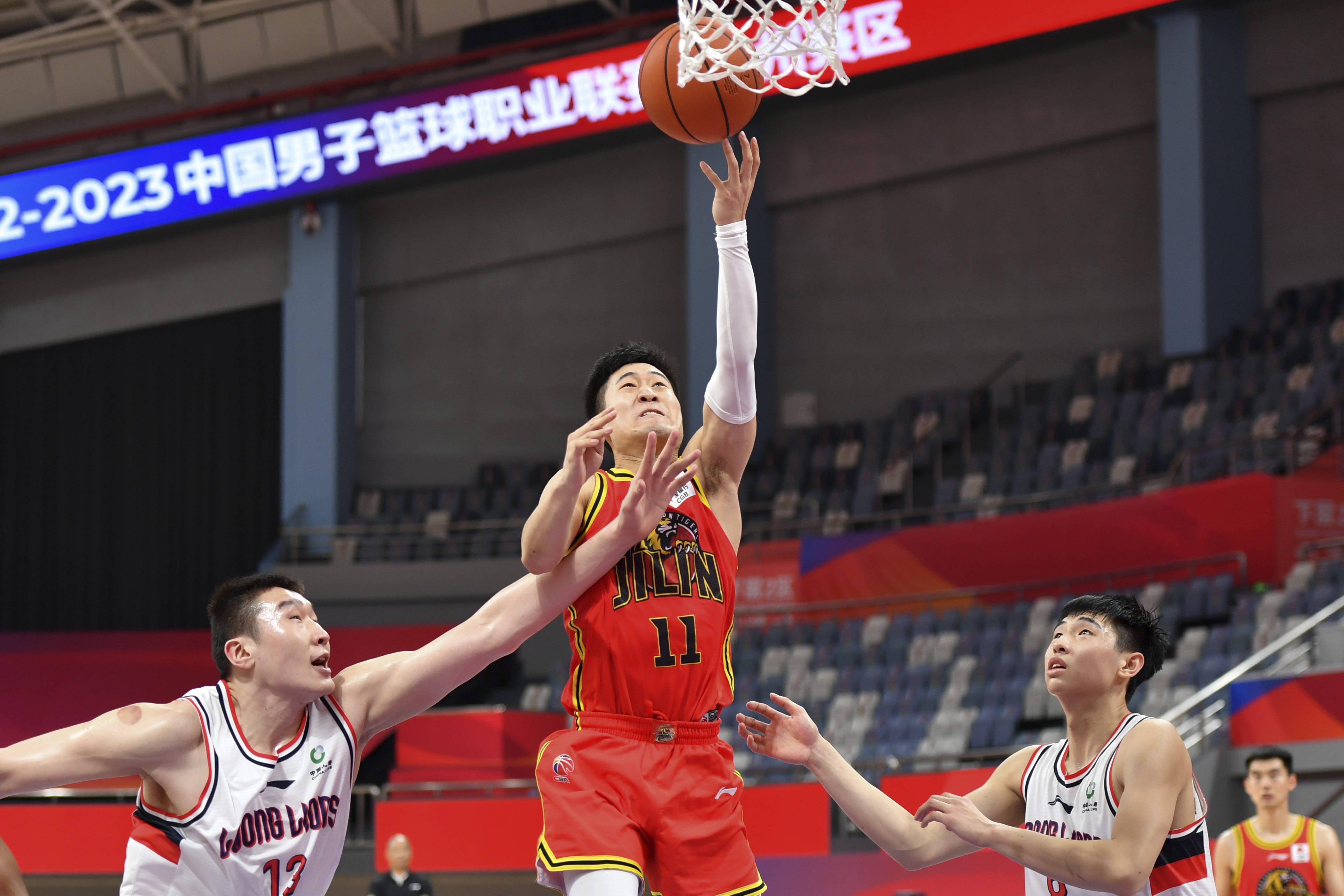 【CBA】崔永熙赢得“超新星对决”，广州队拿下季后赛卡位战