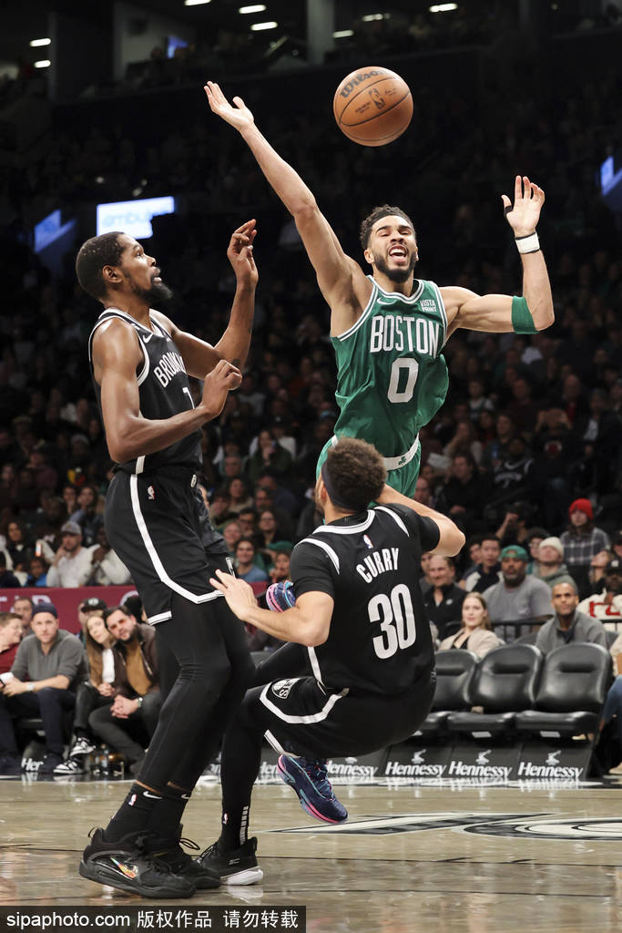 塔图姆杜兰特同场飙分赛后互相致敬彰显NBA传承精神