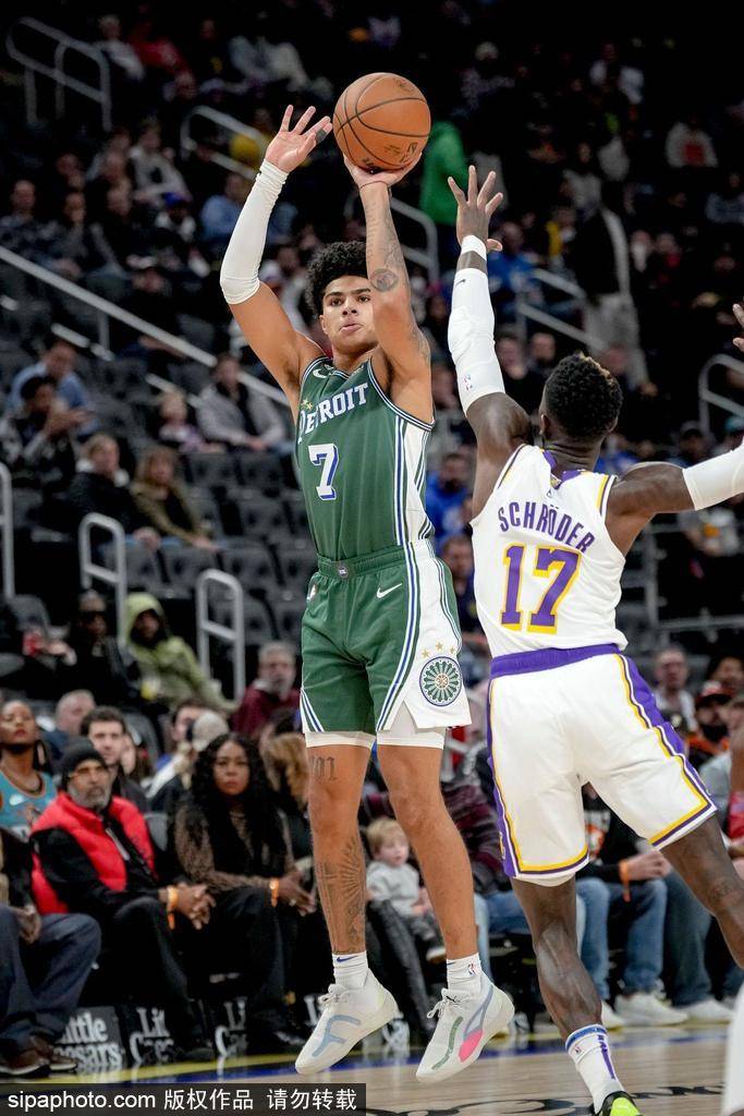 詹姆斯与浓眉联手发威