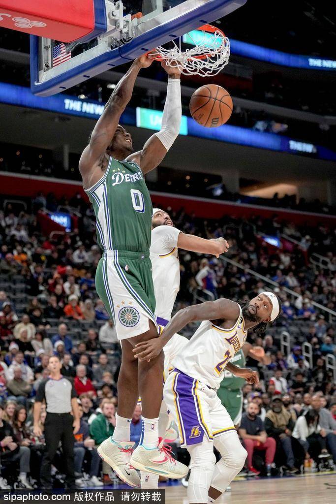 詹姆斯浓眉联手发威