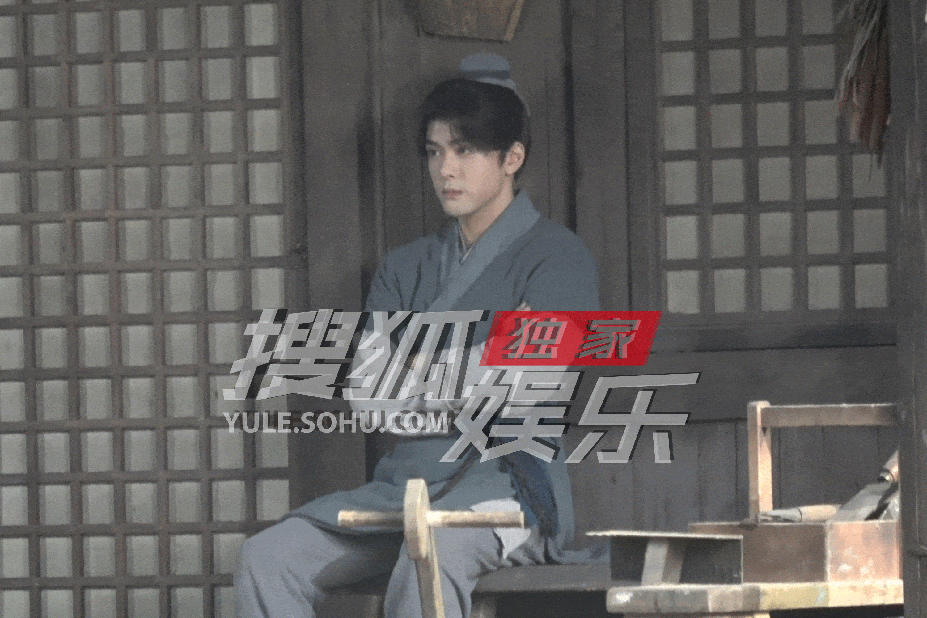 独家:曾舜晞田曦薇片场排排坐 两双大眼萌动画面美-搜狐大视野-搜狐新闻