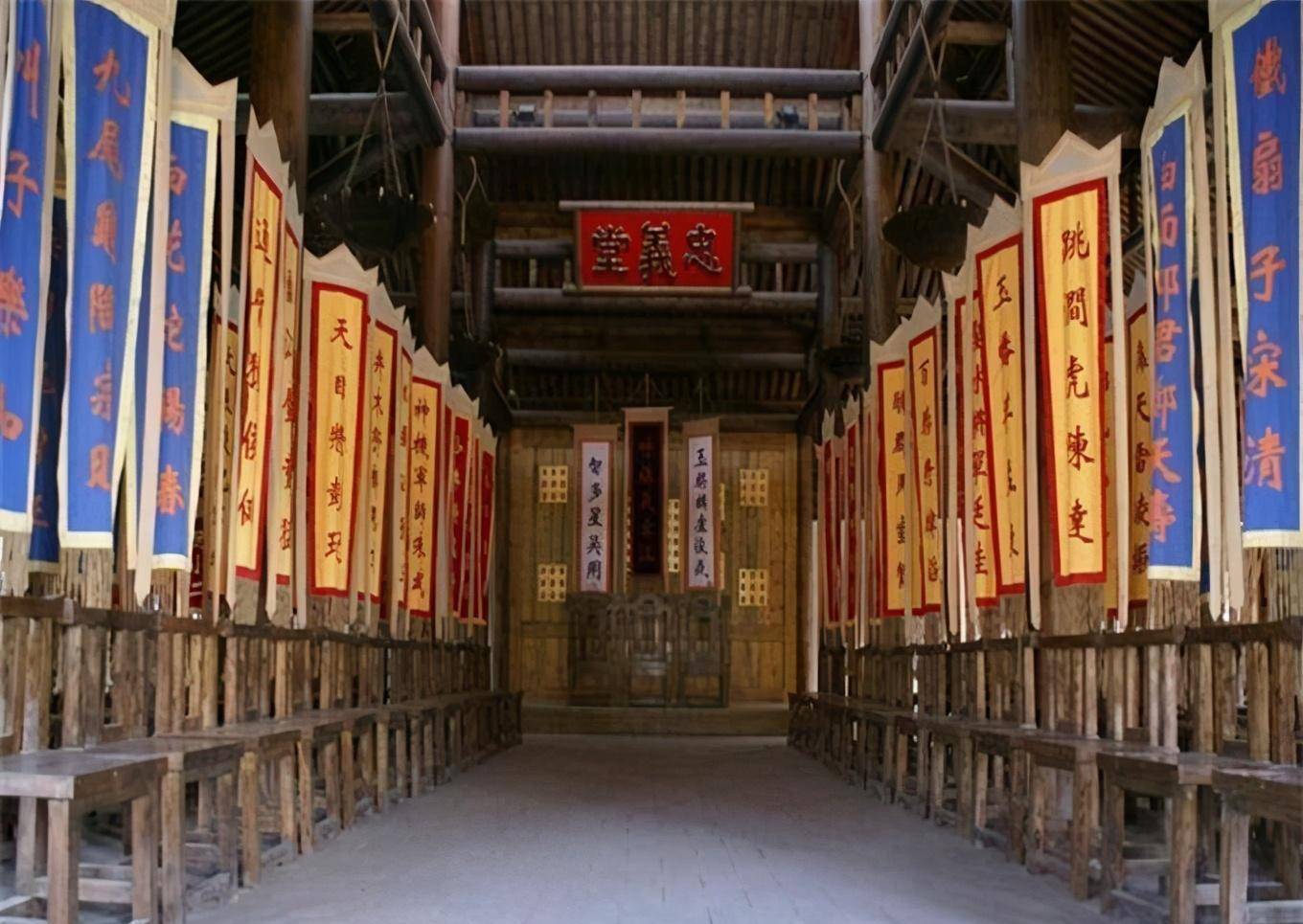 梁山的牌匾从聚义厅改为忠义堂的那一刻起,就注定了他们今后走的是一