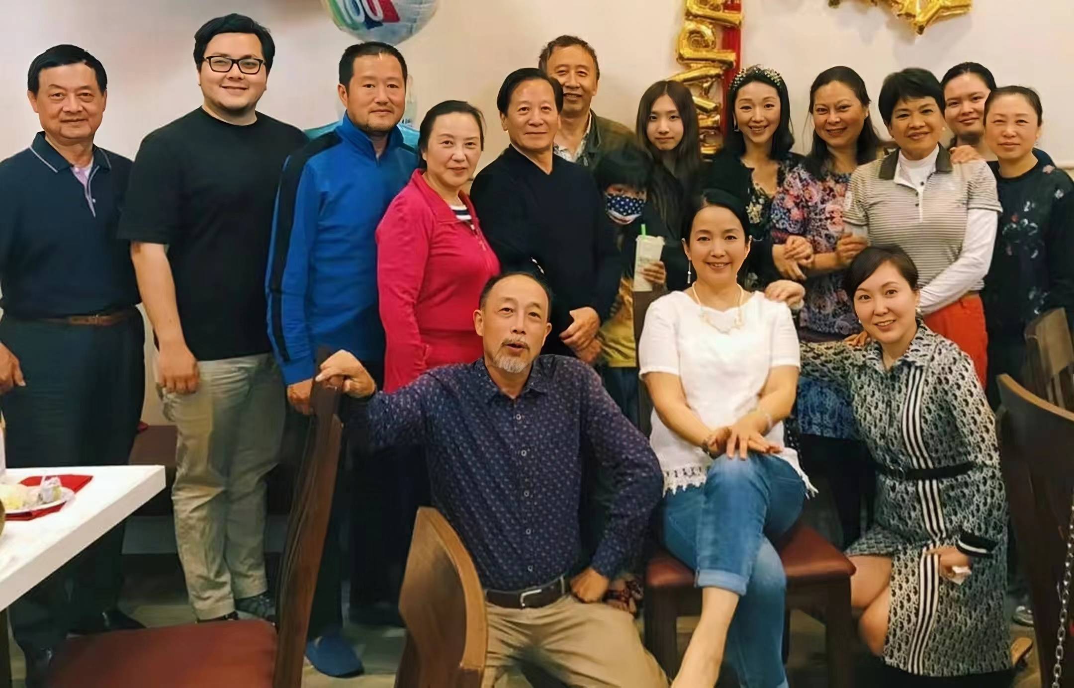 孙海英跟吕丽萍志同道合,三观基本一致,俩人都信基督教,而且都有出国