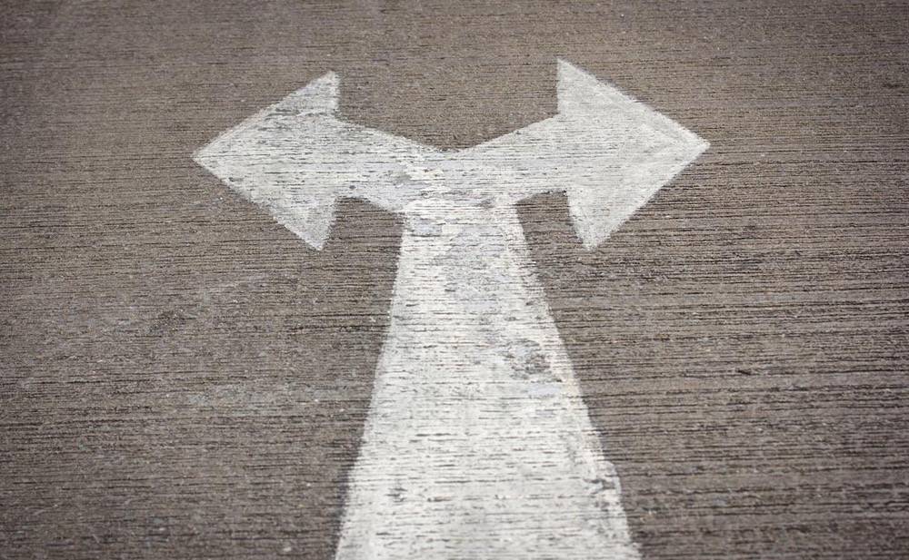 现在这些在买的人到底在想些什么,当天买的人可以说与自己的模式背道