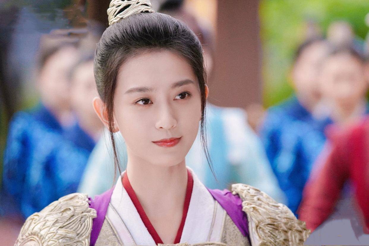 女尊爽剧《夜城赋》设定带感 阴谋甜宠样样不少_舒城_女帝_皇帝