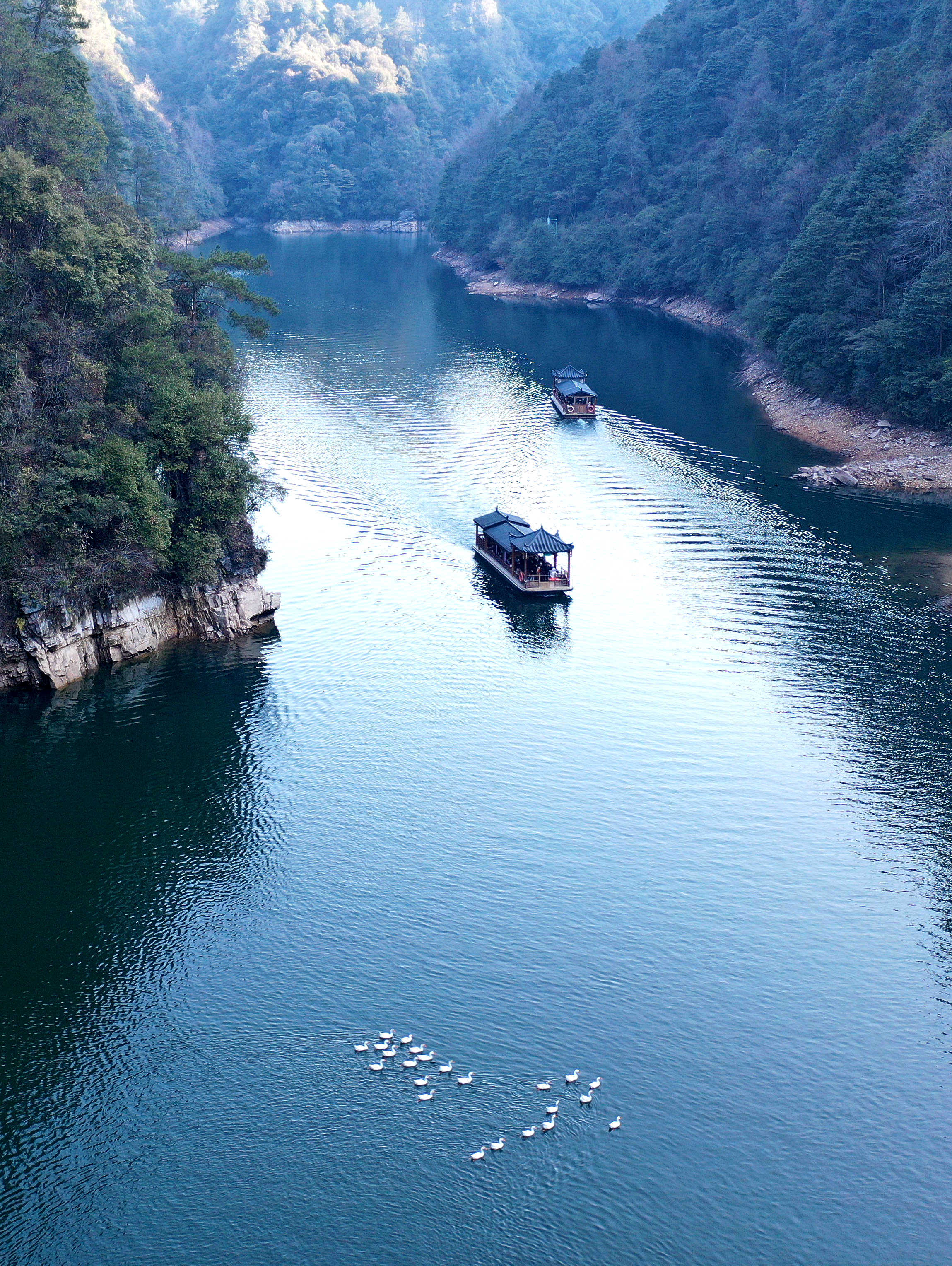 张家界宝峰湖景区：节后旅游热度不减