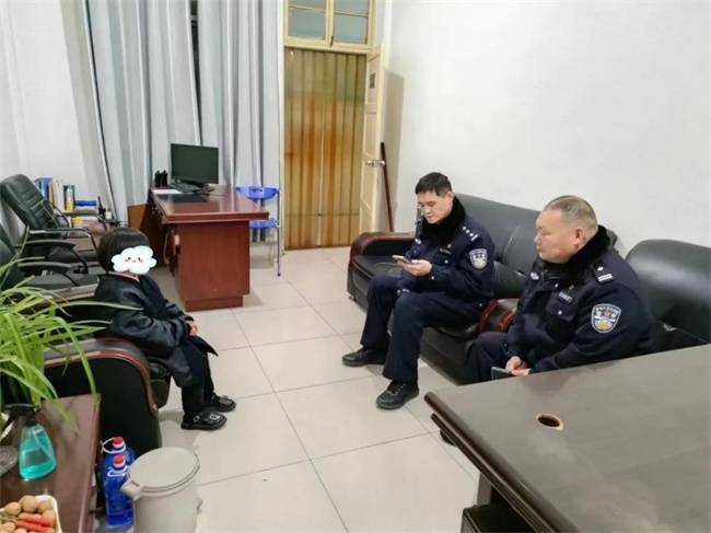 1月22日晚,原阳县公安局交警大队教导员李广华,副大队长王立彬在城关