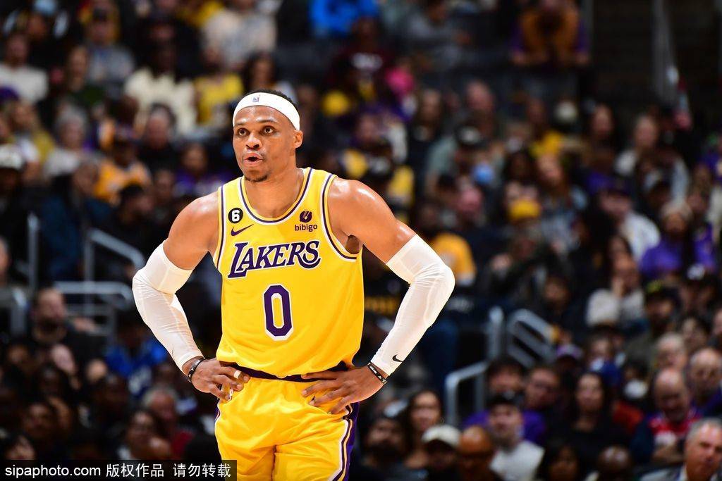 威少替补奇兵贡献三双数据