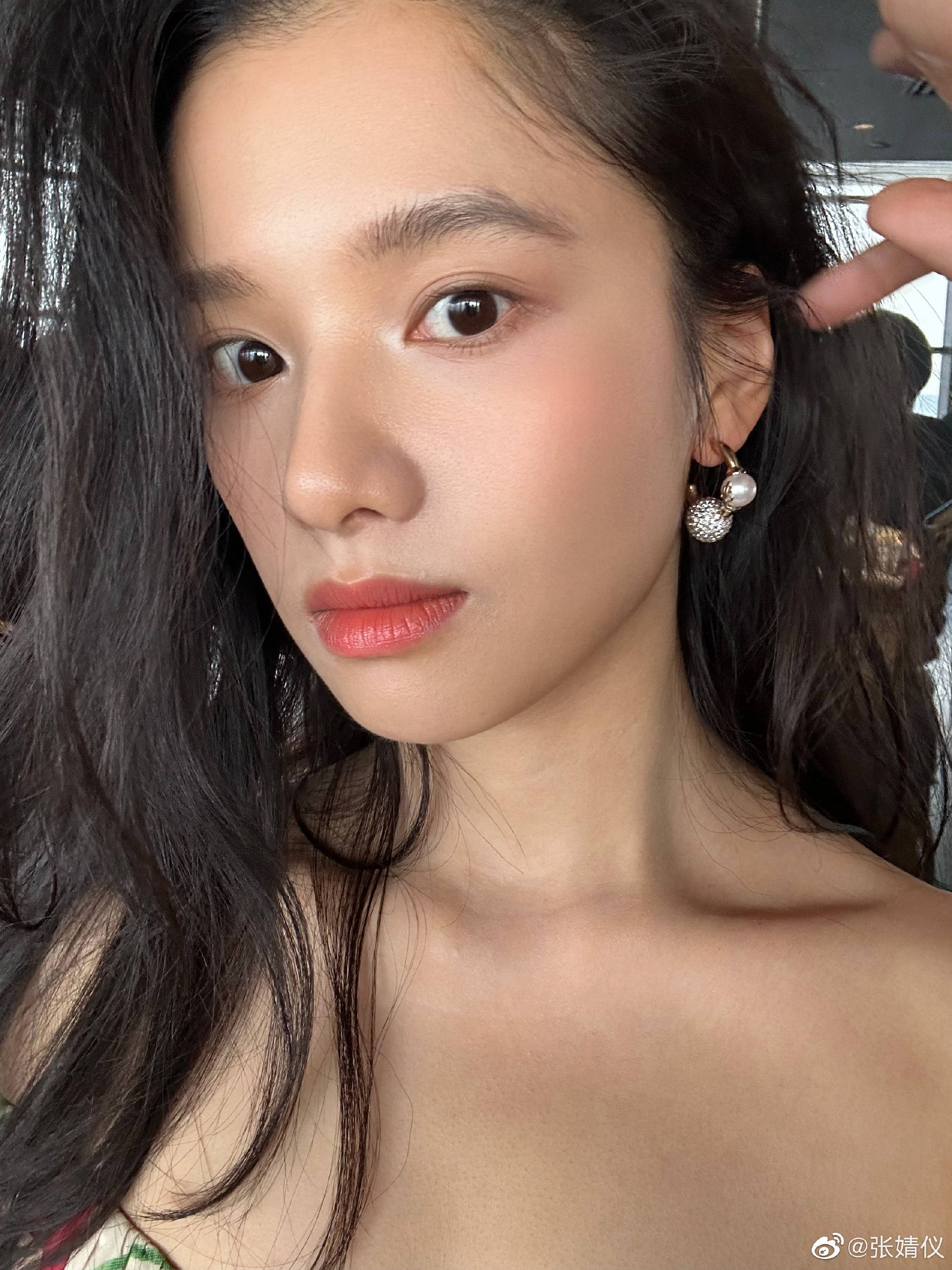 张婧仪五官立体如同雕刻，灵动精致的小仙女。-搜狐大视野-搜狐新闻