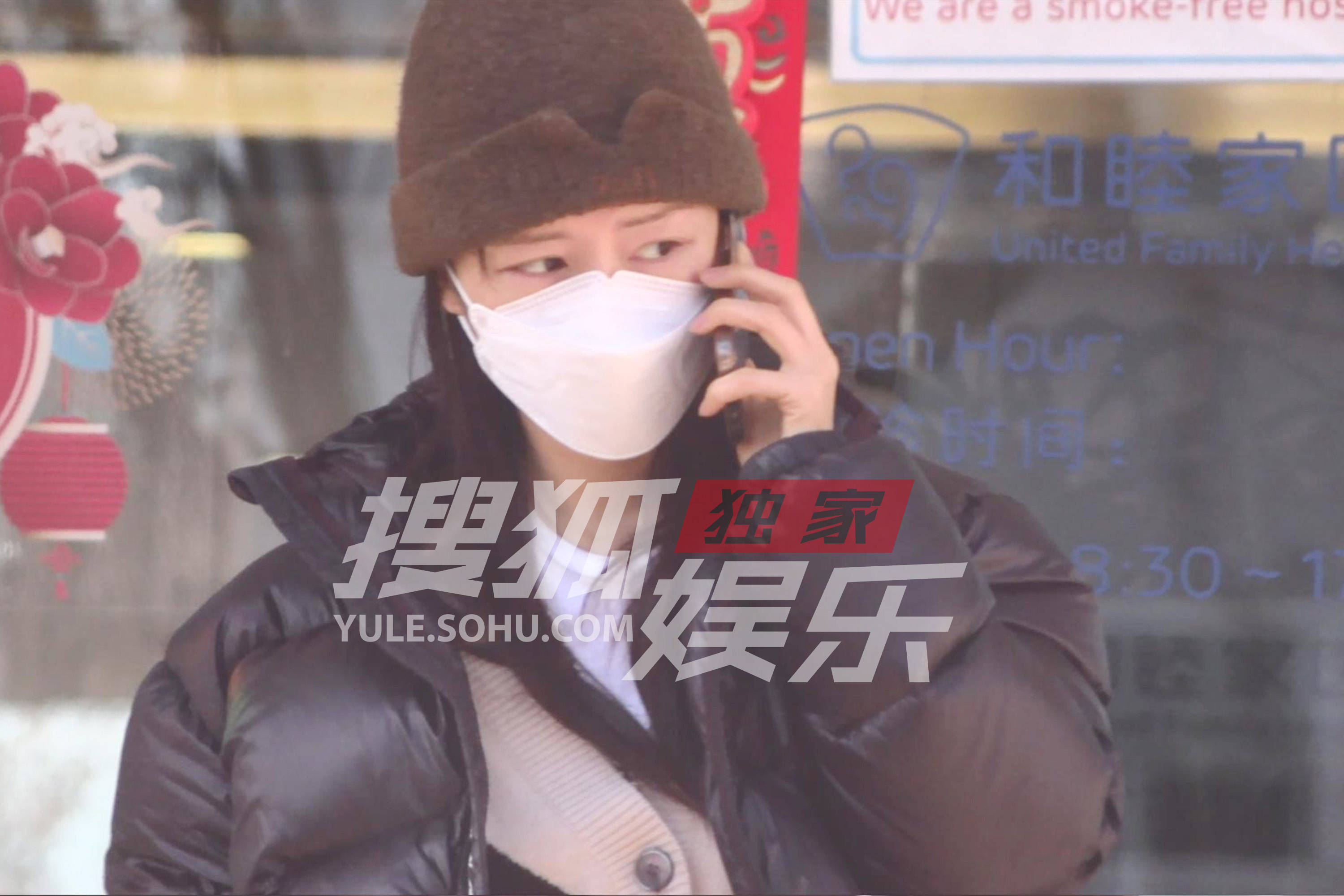 独家:张静初自驾去医院 门口聊电话许久表情焦灼-搜狐大视野-搜狐新闻