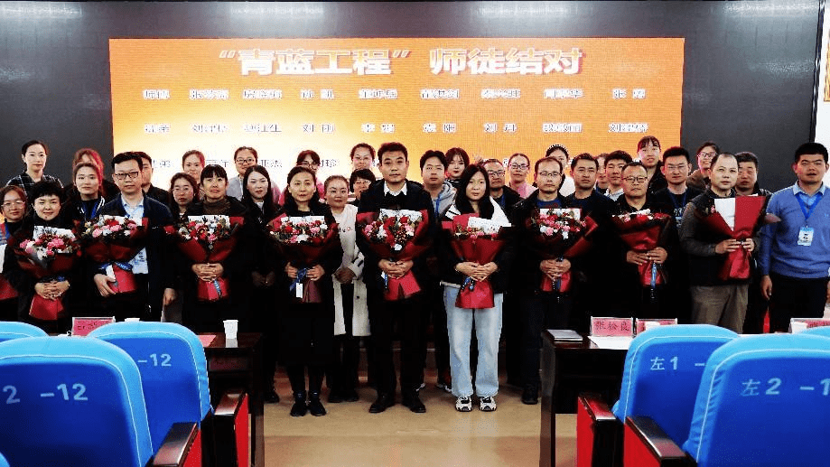 轮台县第一中学为沧州市第十批援疆教师举行"青蓝工程"师徒结对仪式