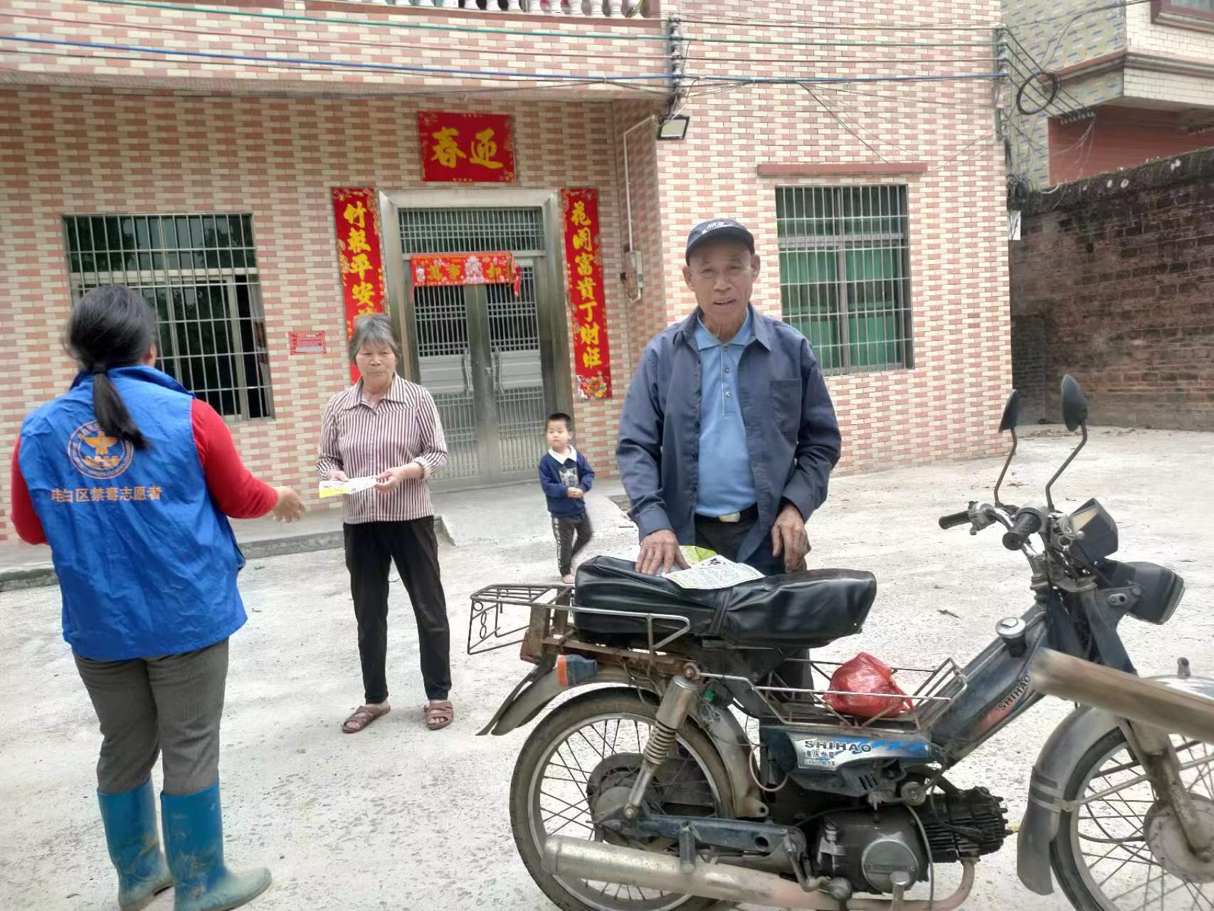 罗坑镇目力村开展禁毒宣传"进农村"活动_村民_毒品_危害