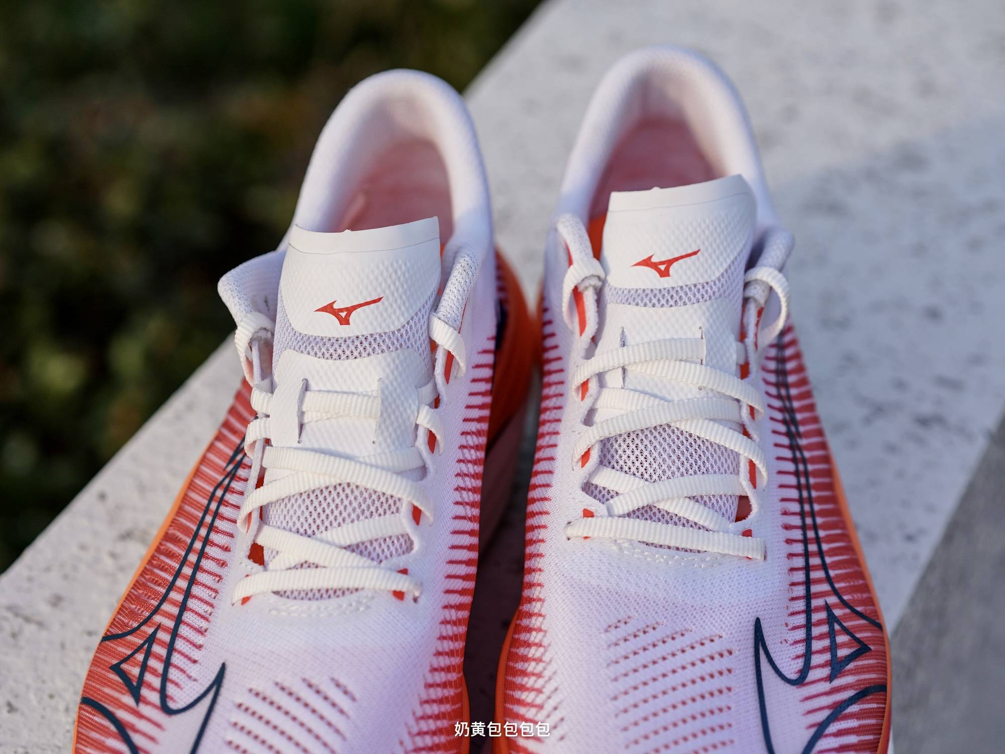 深度测评当下中底最厚的合规竞速跑鞋,美津浓"无后跟"wave rebellion