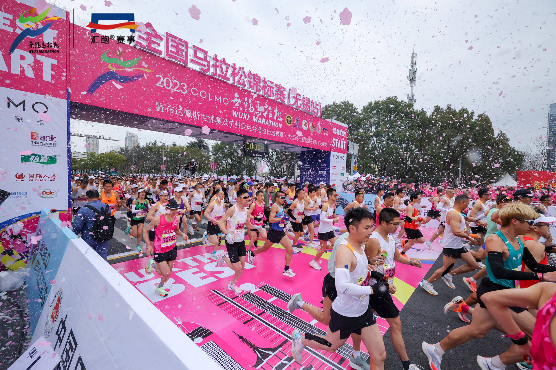 无锡马拉松何杰,杨绍辉双双打破国家全马纪录_赛事_选手_中国