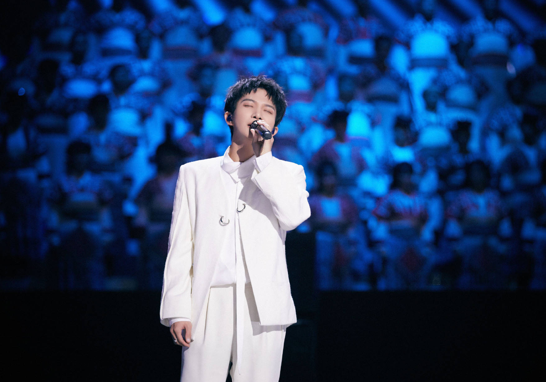 周深惊喜亮相大湾区音乐会,大气磅礴了解下?_时候_歌曲_首歌