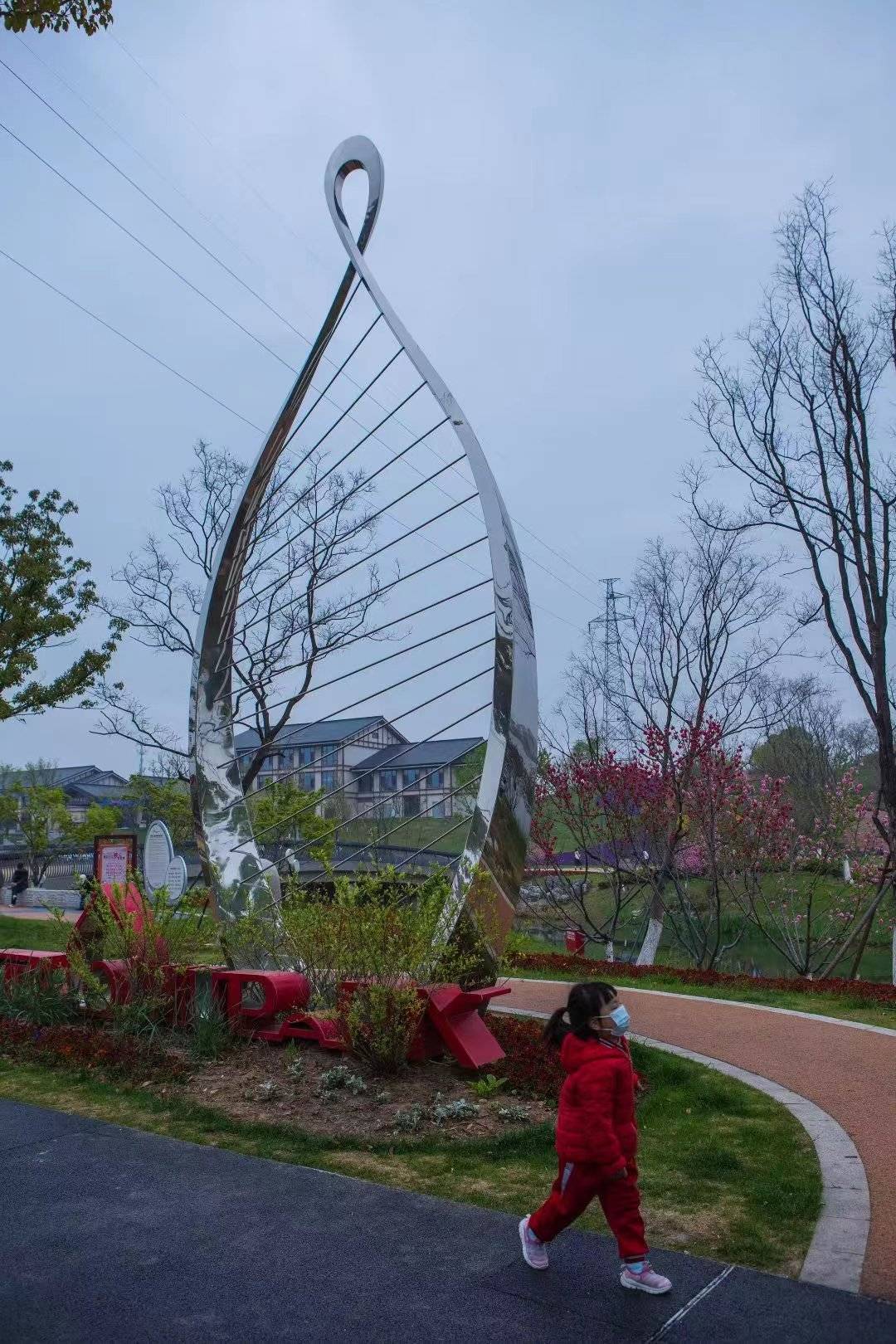 目前,桃湖公園已打造成南京最大的桃花觀賞基地.