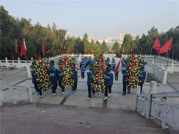 淮安市新马高中清明组织祭扫烈士墓活动 (图7)