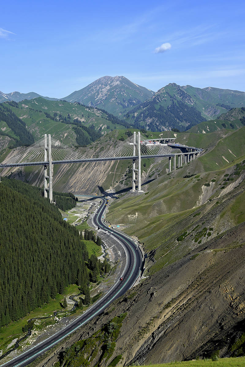 新疆交通设施与工程博览会助力丝路核心区交通基础设施建设高质量发展