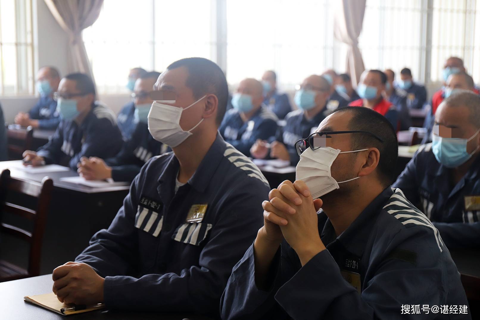 (服刑学员认真听课)此次联合帮教活动,汉江监狱不仅向社会机构和组织