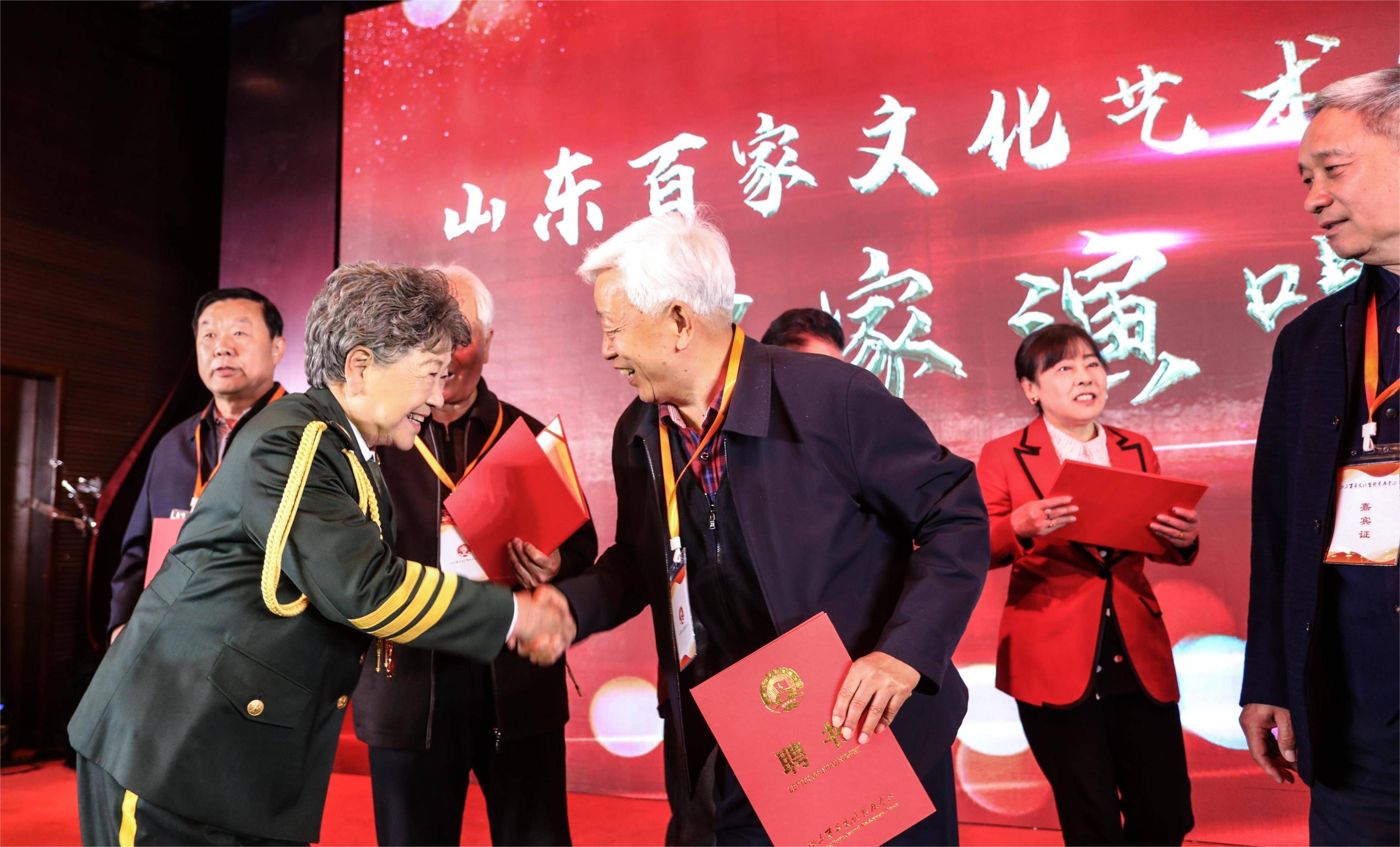 翰墨颂華章，丹青绘盛世 谱写文化家园百花绽放的精彩华章