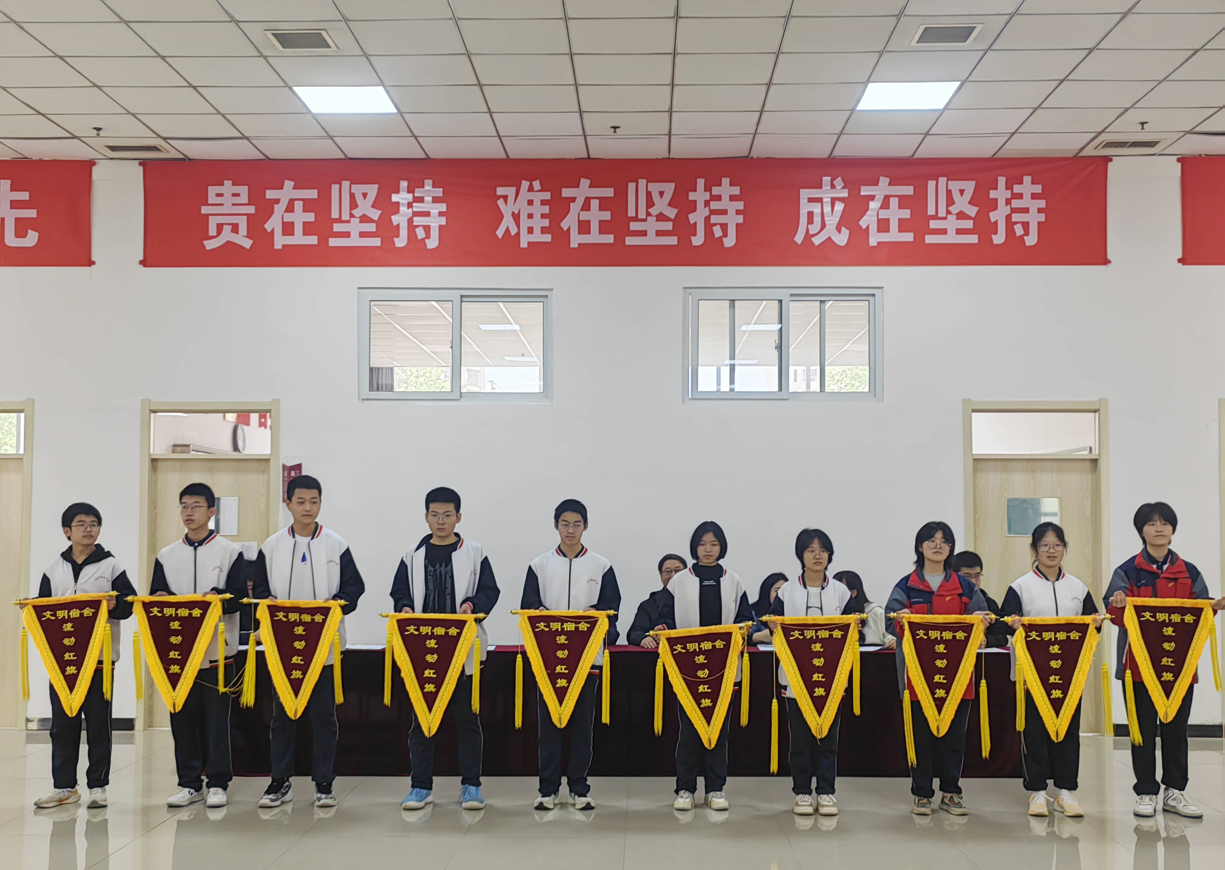 石家庄自立高中召开期中考试表彰大会及家长会_高一_组合_宿舍