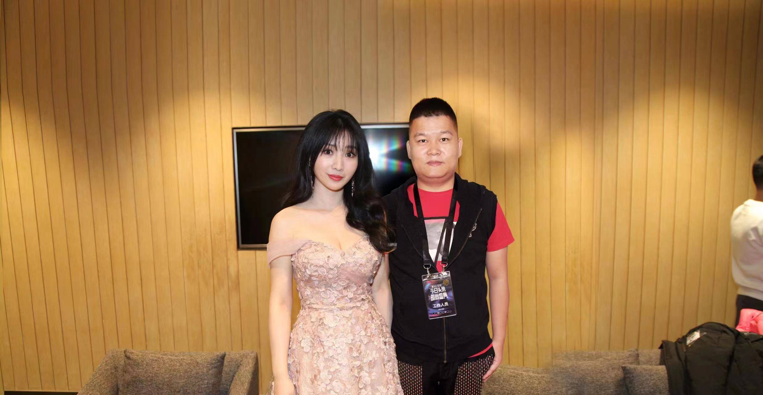 巴木老师为著名艺人柳岩女生短发弄一个摩卡波波头真的很好看,灵动的