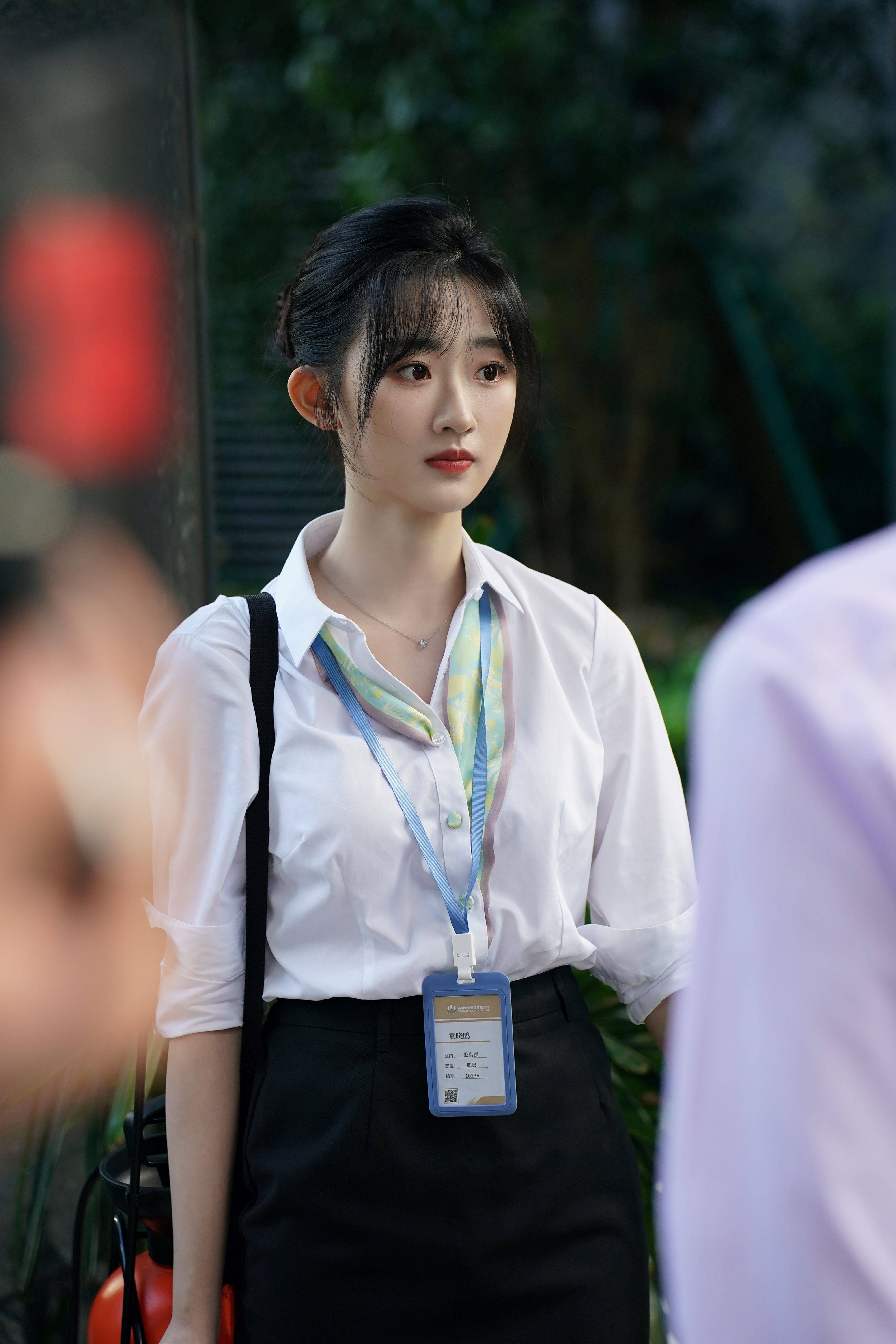 电视剧《平凡之路》热播 杨雨潼饰演正义女孩袁晓鸥引爆热搜_男同事