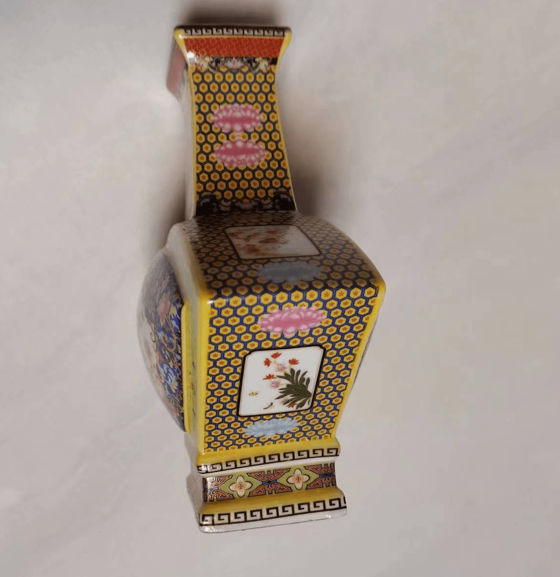 清代雍正粉彩蒔金花鳥多稜天球瓶  景徳鎮 陶磁器 装飾品 工芸品 美術品 置物 景徳鎮 彩色陶磁器『百鳥朝鳳瓶』 | 東京書芸館公式通販ウェブサイト