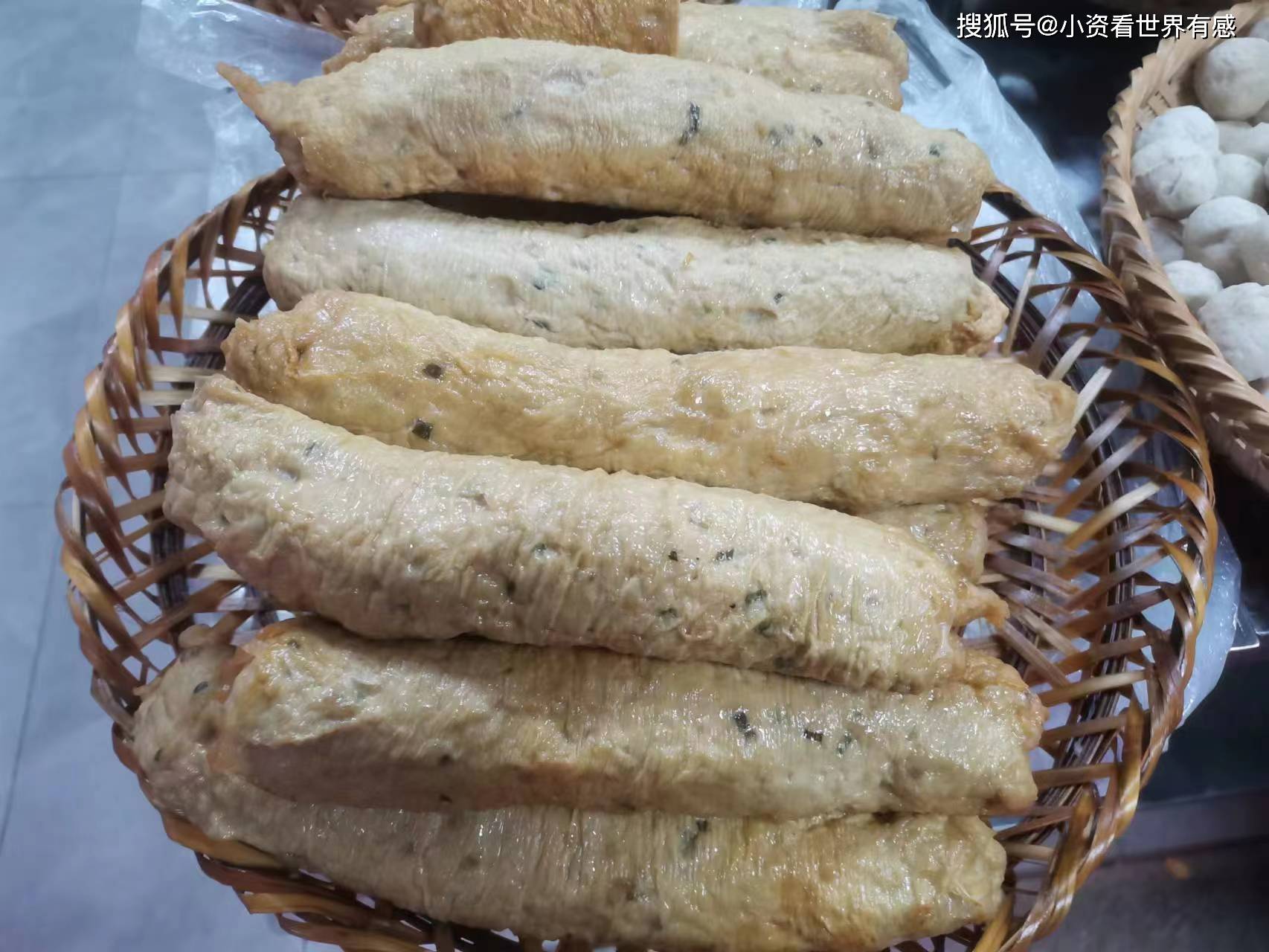 顾客买肉饼咬下去发现全是活蛆 商家赔了钱_网友_食物_评论