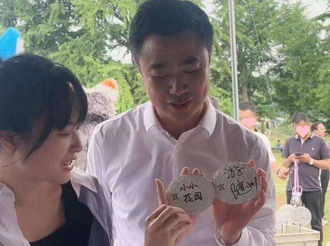“挖呀挖”黄老师开始转型 网友：质疑汹涌而来-黄老师怎么了不能跑步