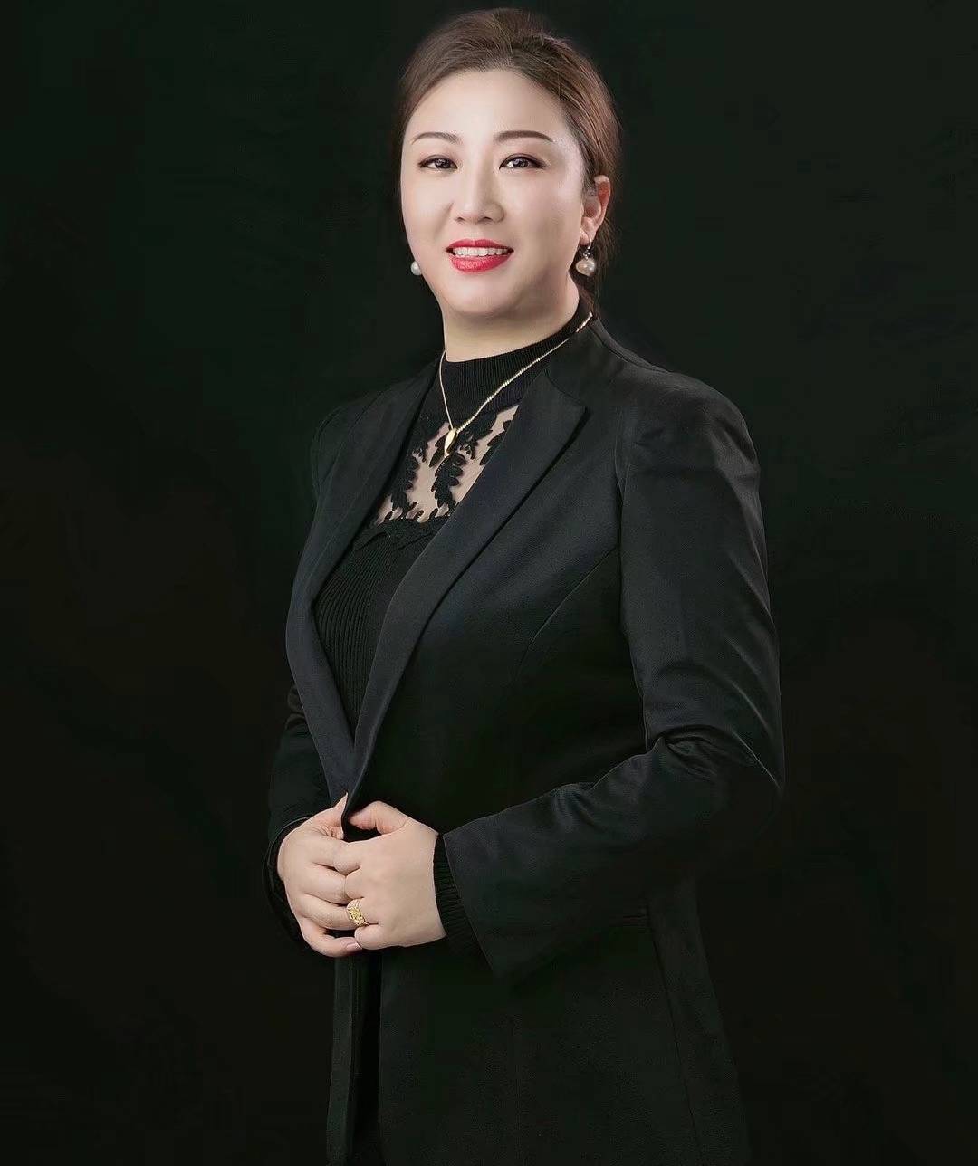 中确美妆全国连锁优秀教师:朱朱老师和她的学员们_化妆_行业_一家