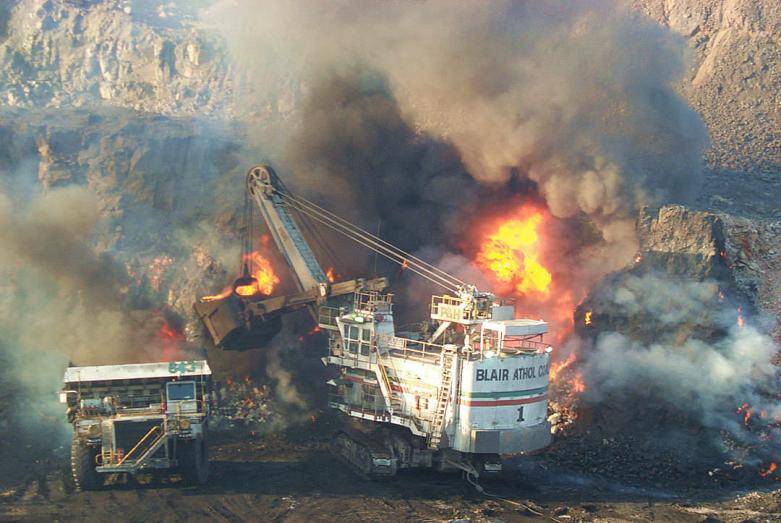 镇阿热勒村(简称阿热勒村)附近的一个煤矿井下发生一起矿车火灾事故